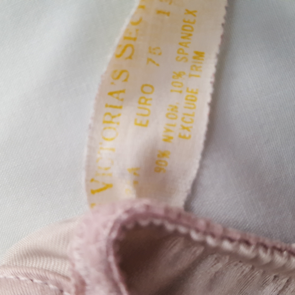 Victoria's Secret and Olga Bra Assortment - Picture 11 of 14